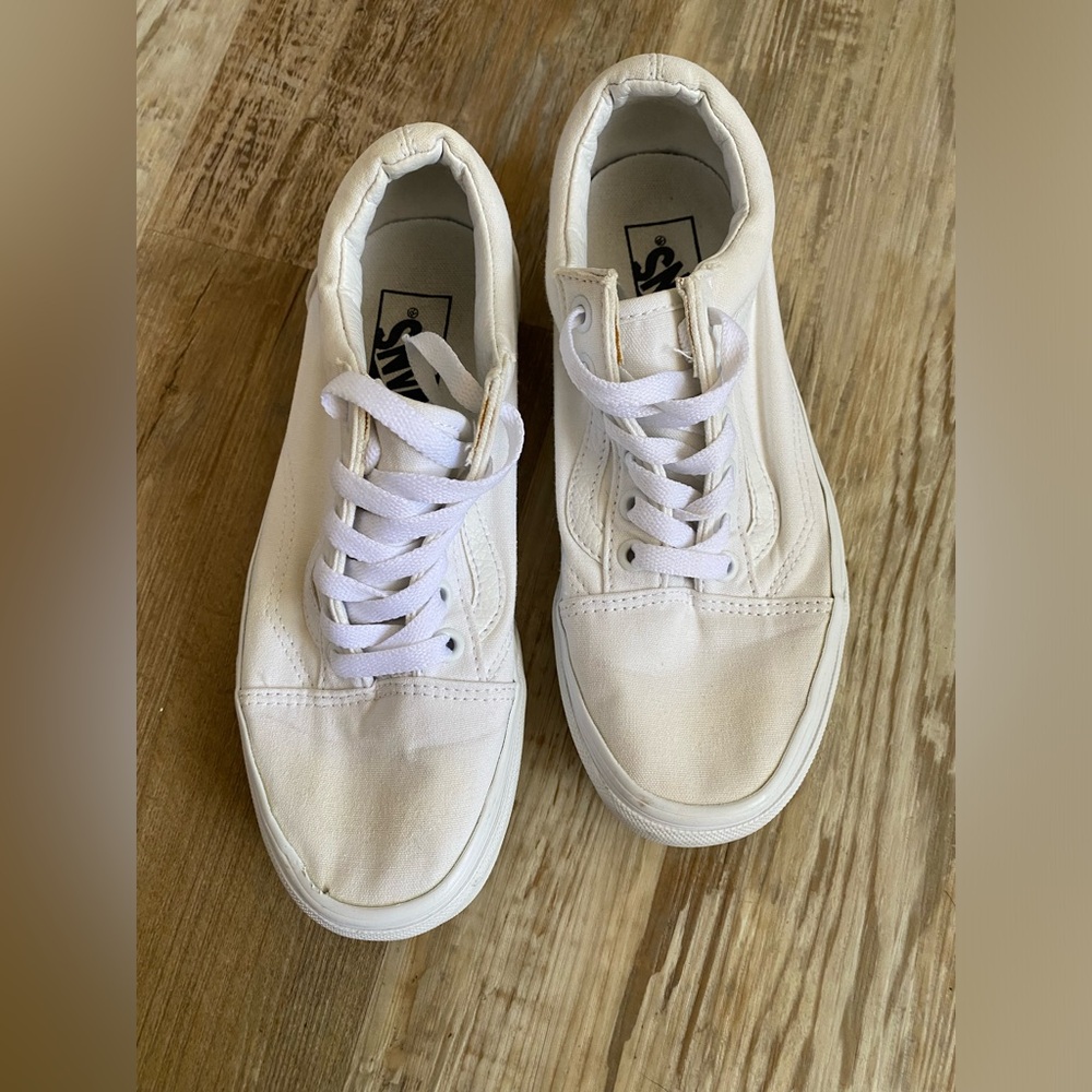 White Vans Women’s sz 7 / Men’s 5.5